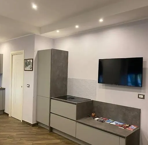 Unposto Dove La Luna Si Mostra Nuda * Genua