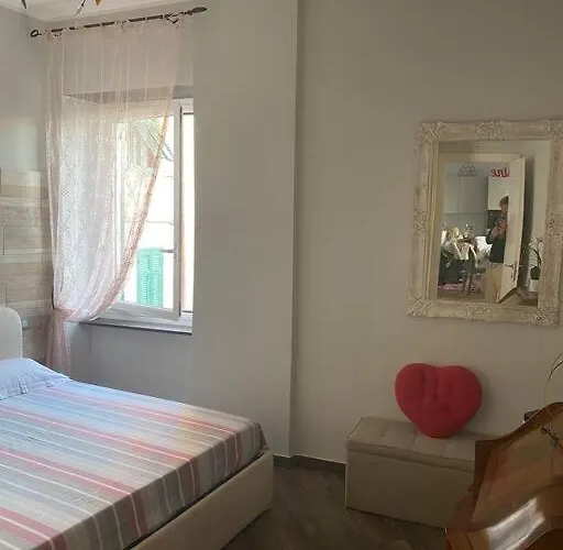 Unposto Dove La Luna Si Mostra Nuda Genua