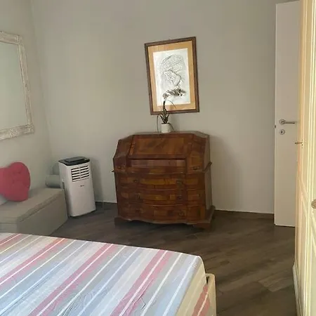 Unposto Dove La Luna Si Mostra Nuda Genua