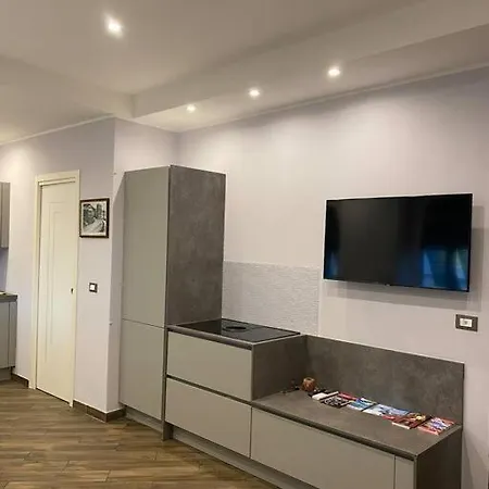 Unposto Dove La Luna Si Mostra Nuda * Genua