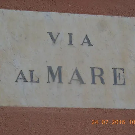 Unposto Dove La Luna Si Mostra Nuda Lägenhet *